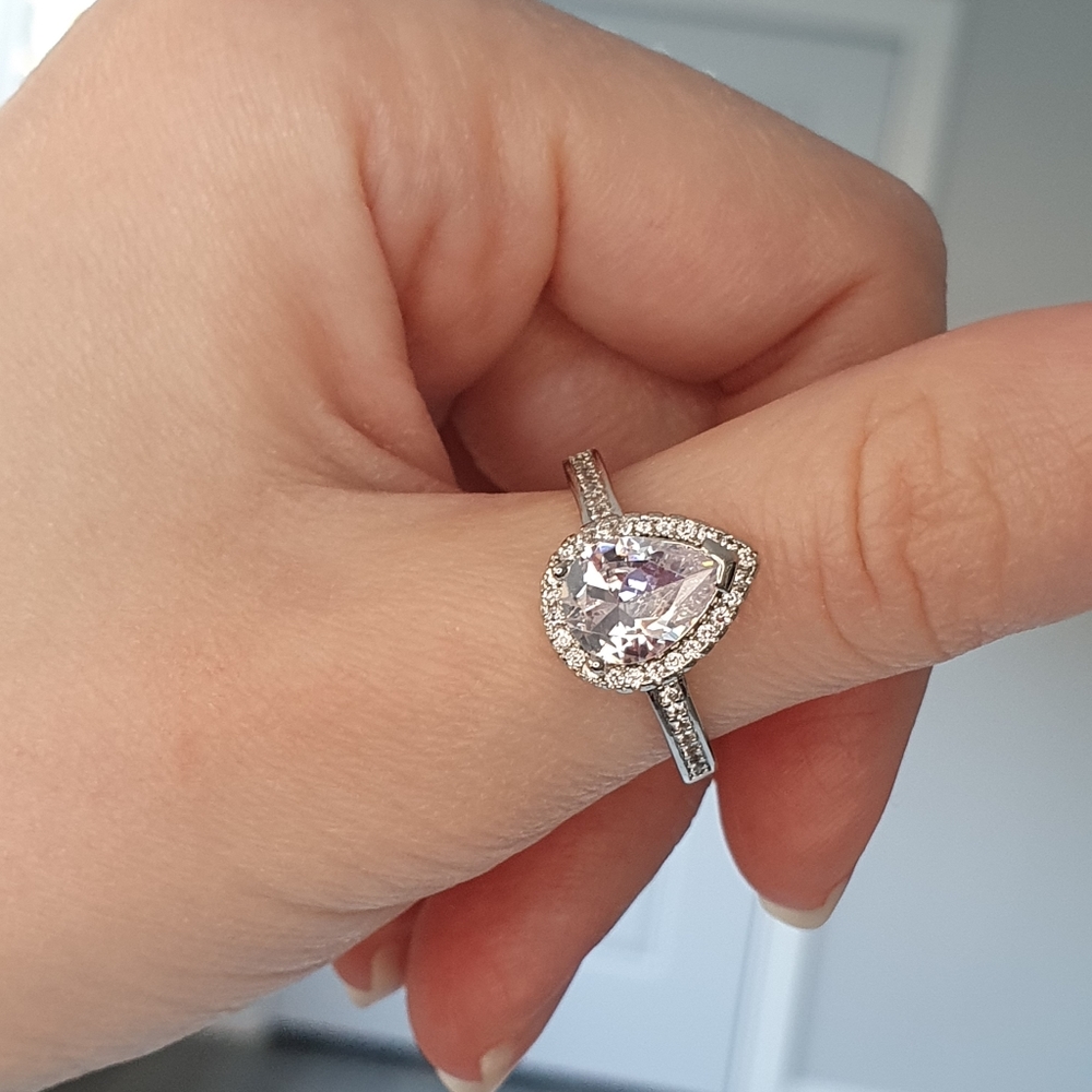 NEW Silver 925 Pear Cut White Crystal Ring - Picture 5 of 5